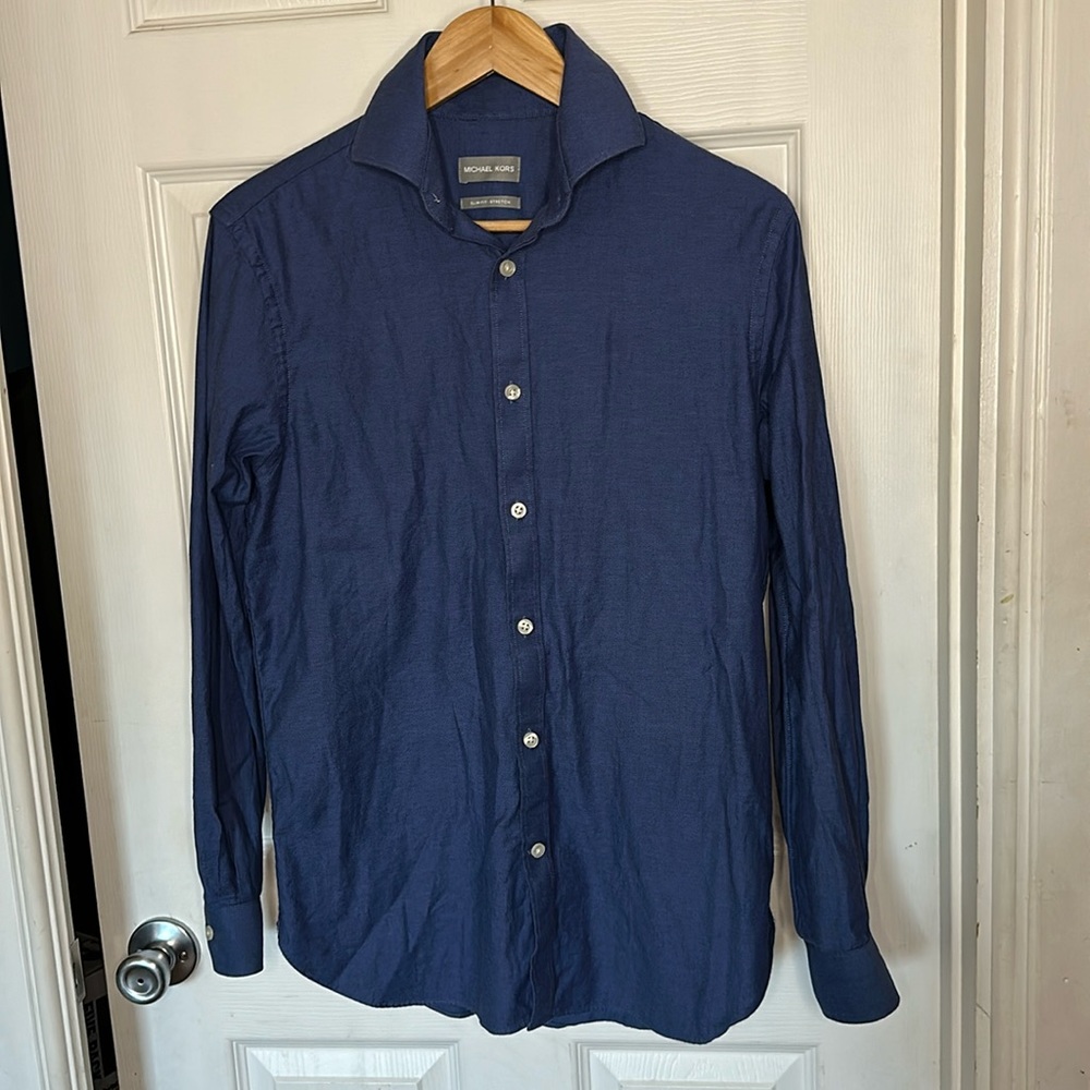 Michael Kor’s Men’s Slim Fit Stretch button down long sleeve shirt.